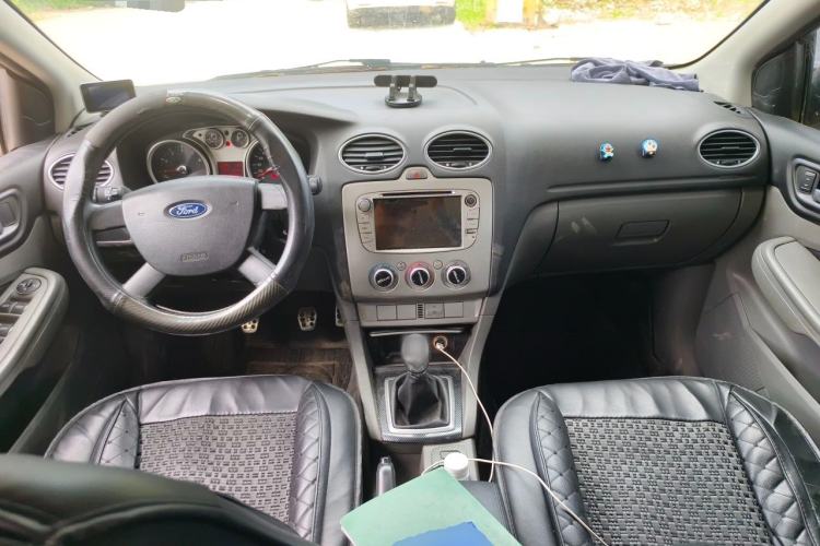 Used Ford Focus 2013 Hatchback Classic 1.8L Manual Base Model Center Console