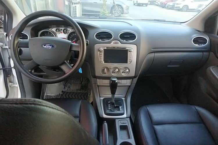 Used Ford Focus 2013 Hatchback Classic 1.8L Automatic Base Model Center Console