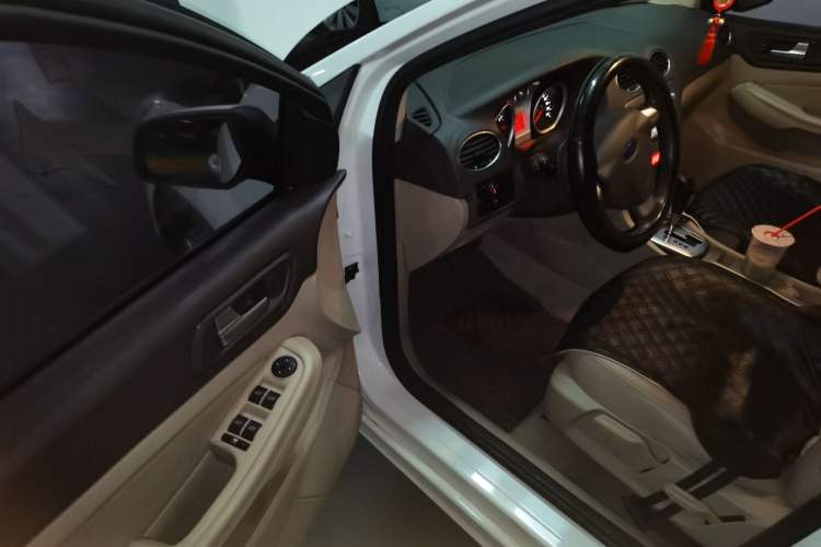 Used Ford Focus 2013 Hatchback Classic 1.8L Automatic Fashion Edition Driver Seat