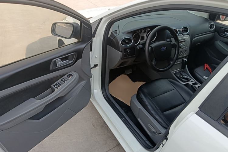 Used Ford Focus 2013 Hatchback Classic 1.8L Automatic Millionth Anniversary Edition Driver Seat