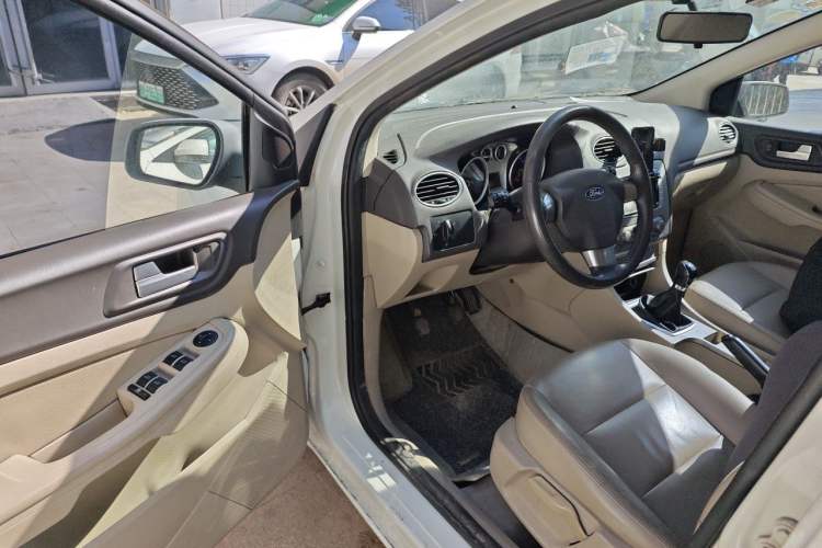 Used Ford Focus 2013 Sedan Classic 1.8L Manual Fashion Edition Driver Seat