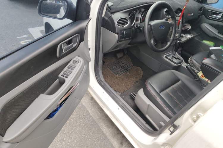 Used Ford Focus 2013 Hatchback Classic 1.8L Automatic Base Model Driver Seat