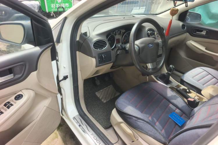 Used Ford Focus 2013 Sedan Classic 1.8L Manual Fashion Edition Driver Seat