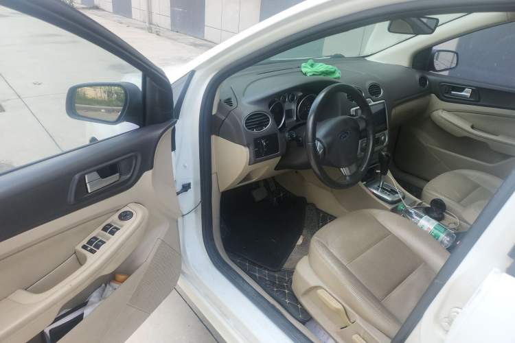 Used Ford Focus 2013 Hatchback Classic 1.8L Automatic Fashion Edition Driver Seat