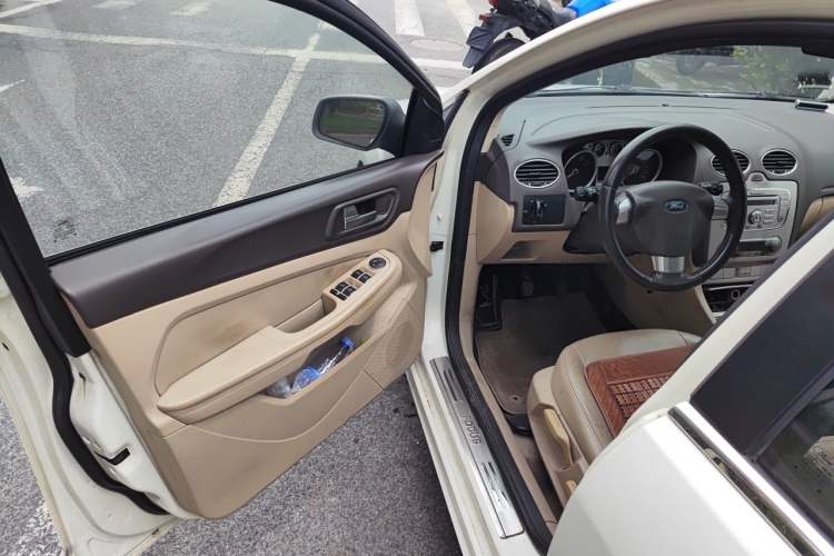 Used Ford Focus 2013 Hatchback Classic 1.8L Manual Fashion Edition Driver Seat