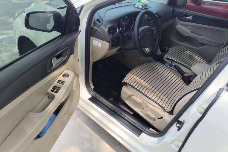 Used Ford Focus 2013 Hatchback Classic 1.8L Manual Fashion Edition Driver Seat