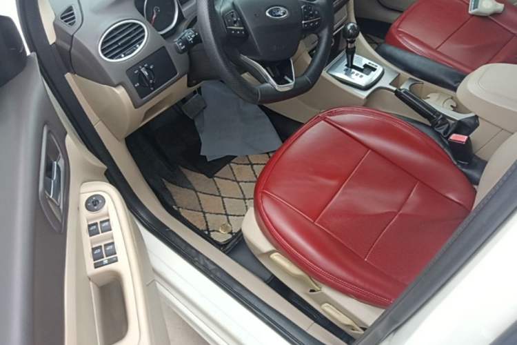 Used Ford Focus 2013 Hatchback Classic 1.8L Automatic Fashion Edition Driver Seat