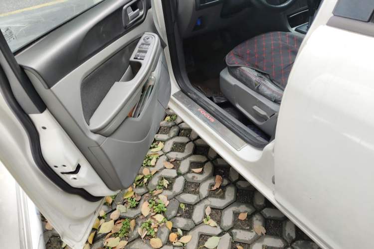 Used Ford Focus 2013 Hatchback Classic 1.8L Automatic Base Model Driver Seat