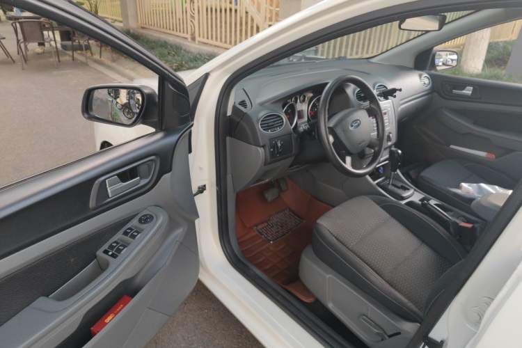 Used Ford Focus 2013 Hatchback Classic 1.8L Automatic Millionth Anniversary Edition Driver Seat