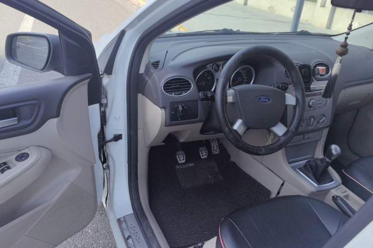 Used Ford Focus 2013 Sedan Classic 1.8L Manual Base Model Driver Seat
