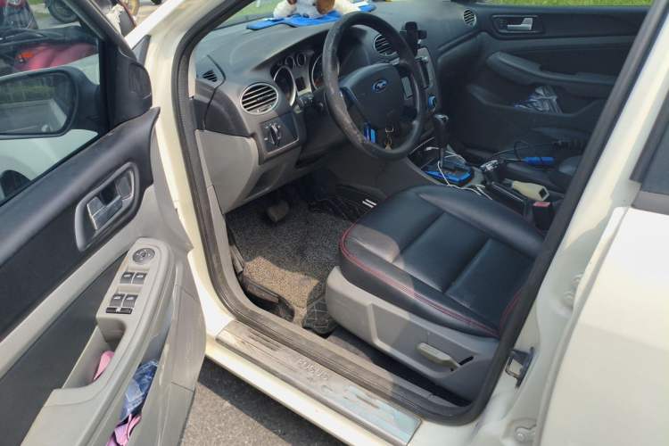Used Ford Focus 2013 Hatchback Classic 1.8L Automatic Millionth Anniversary Edition Driver Seat