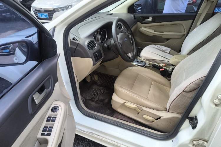 Used Ford Focus 2013 Hatchback Classic 1.8L Automatic Fashion Edition Driver Seat