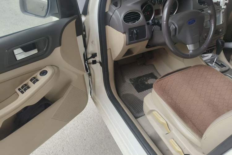 Used Ford Focus 2013 Sedan Classic 1.8L Automatic Fashion Edition Driver Seat