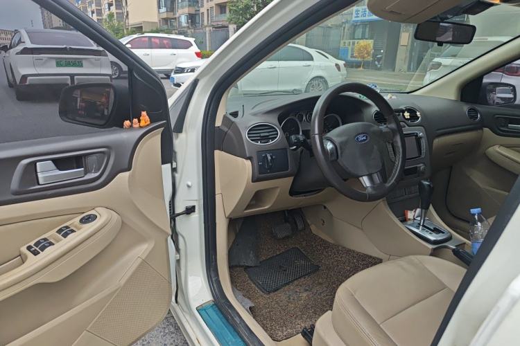 Used Ford Focus 2013 Hatchback Classic 1.8L Automatic Fashion Edition Driver Seat