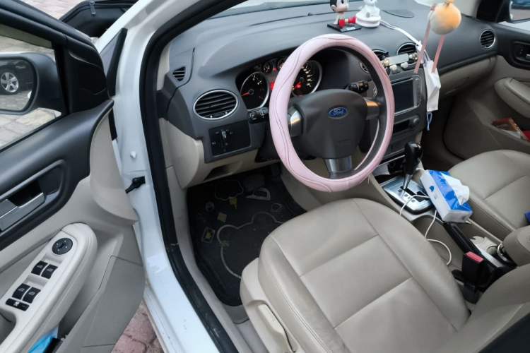 Used Ford Focus 2013 Hatchback Classic 1.8L Automatic Fashion Edition Driver Seat