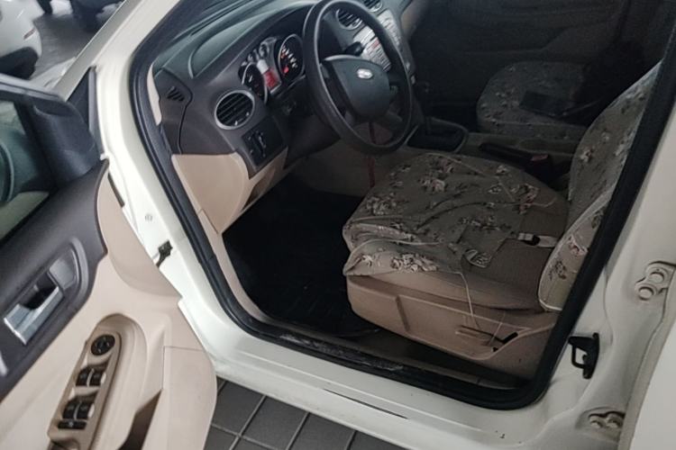 Used Ford Focus 2013 Sedan Classic 1.8L Automatic Base Model Driver Seat