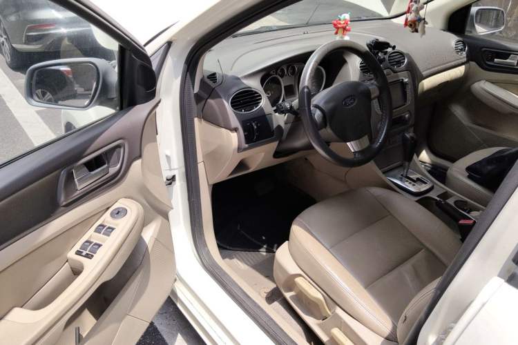 Used Ford Focus 2013 Hatchback Classic 1.8L Automatic Fashion Edition Driver Seat