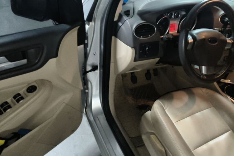 Used Ford Focus 2013 Sedan Classic 1.8L Manual Fashion Edition Driver Seat