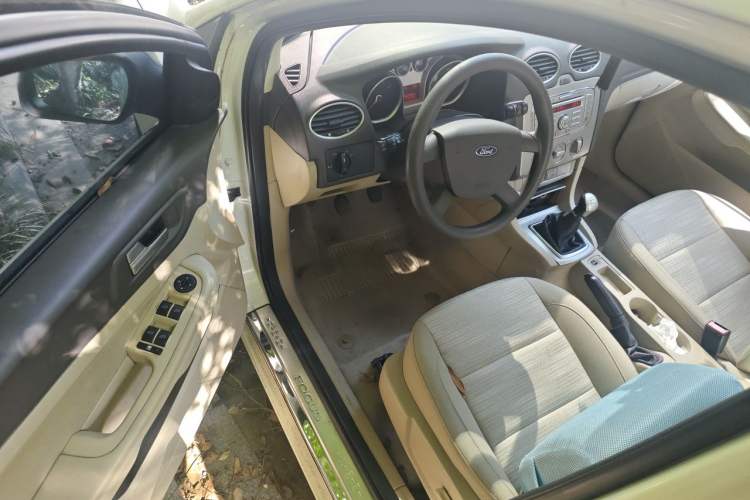 Used Ford Focus 2013 Sedan Classic 1.8L Manual Base Model Driver Seat
