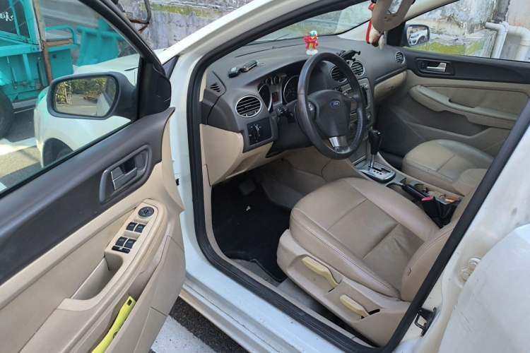 Used Ford Focus 2013 Hatchback Classic 1.8L Automatic Fashion Edition Driver Seat