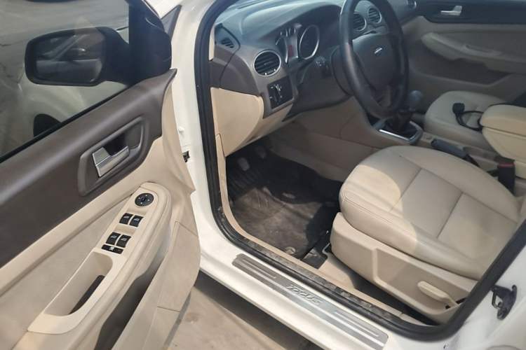Used Ford Focus 2013 Sedan Classic 1.8L Manual Base Model Driver Seat