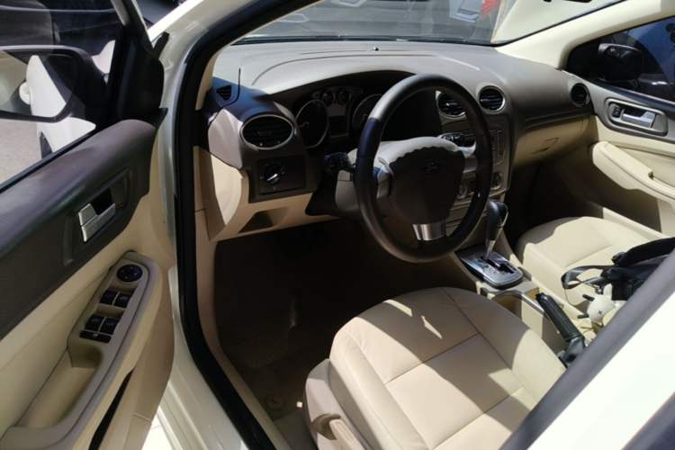 Used Ford Focus 2013 Hatchback Classic 1.8L Automatic Fashion Edition Driver Seat