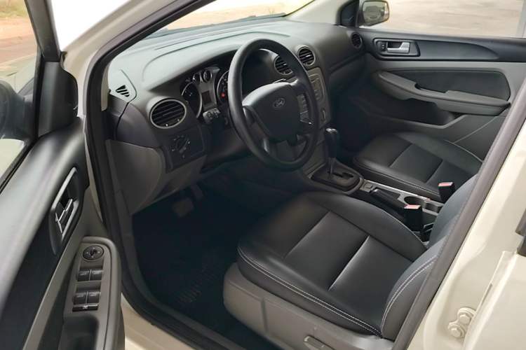 Used Ford Focus 2013 Hatchback Classic 1.8L Automatic Base Model Driver Seat