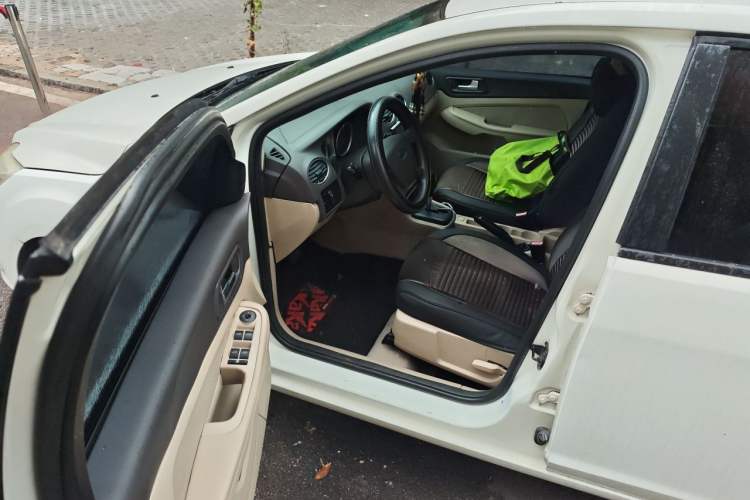 Used Ford Focus 2013 Sedan Classic 1.8L Automatic Base Model Driver Seat