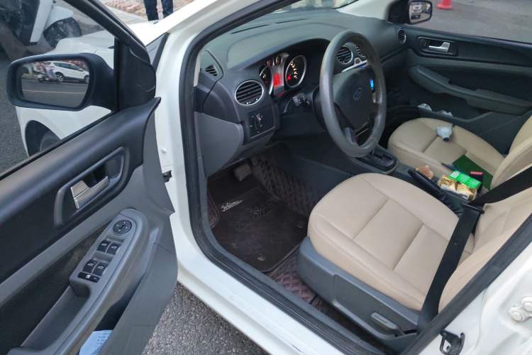 Used Ford Focus 2013 Hatchback Classic 1.8L Automatic Base Model Driver Seat