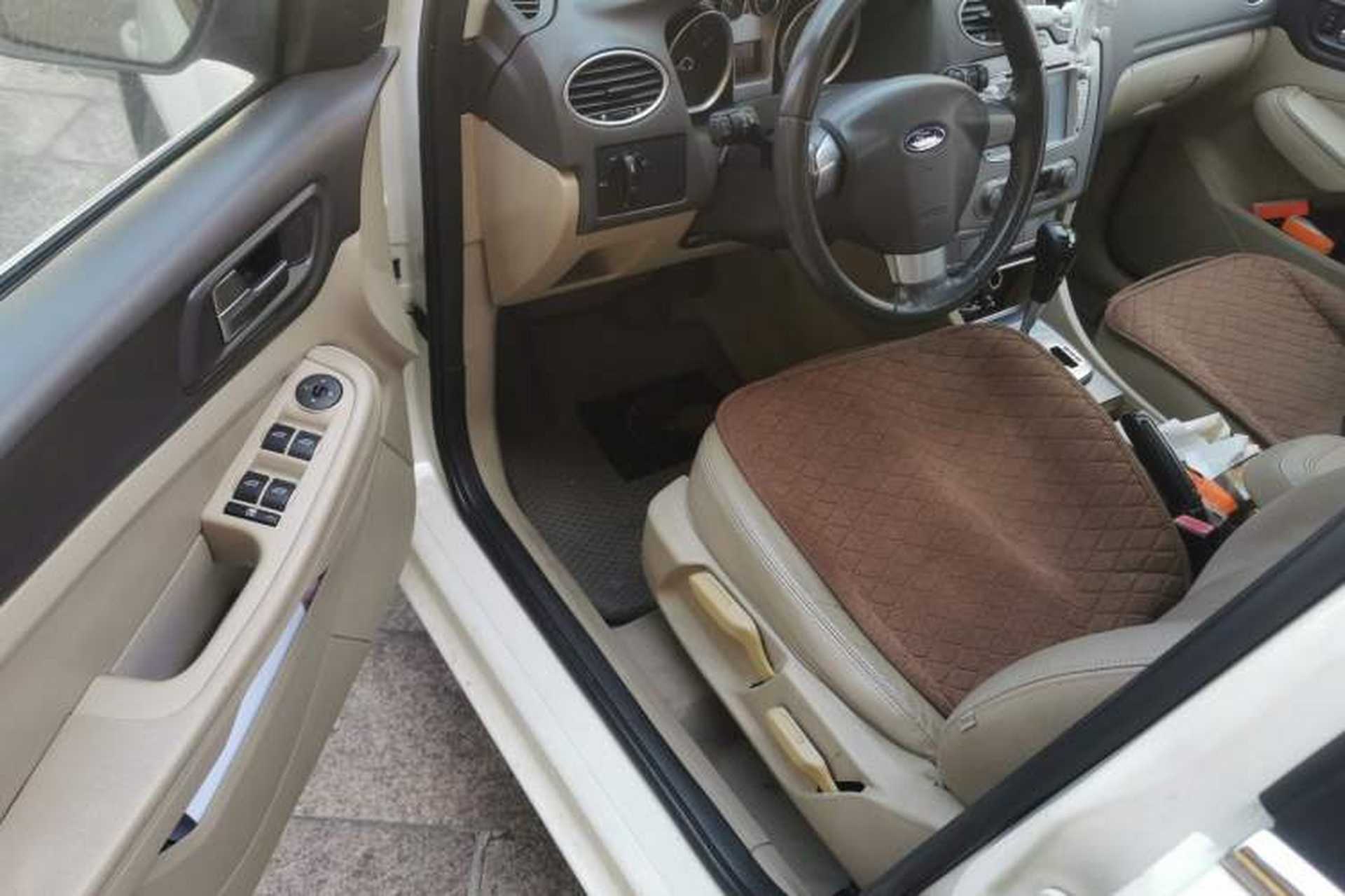 Used Ford Focus 2013 Sedan Classic 1.8L Automatic Fashion Edition Driver Seat