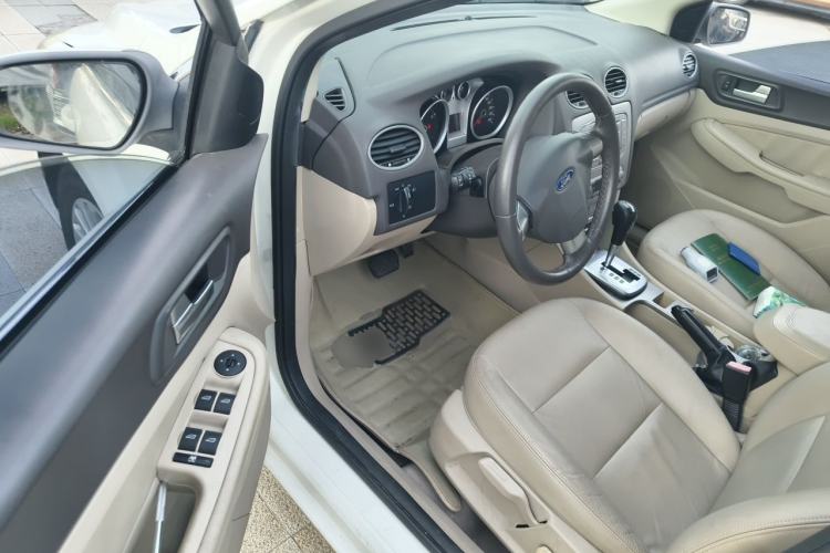 Used Ford Focus 2013 Sedan Classic 1.8L Automatic Fashion Edition Driver Seat