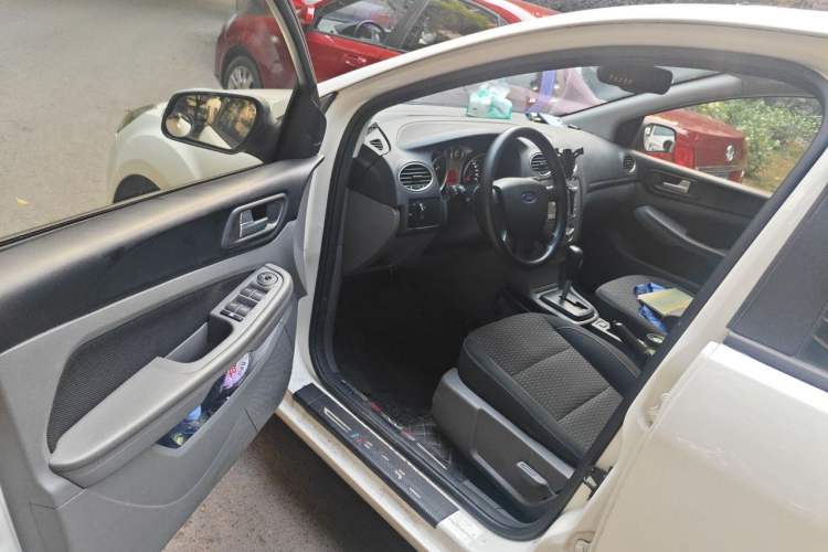 Used Ford Focus 2013 Hatchback Classic 1.8L Automatic Base Model Driver Seat