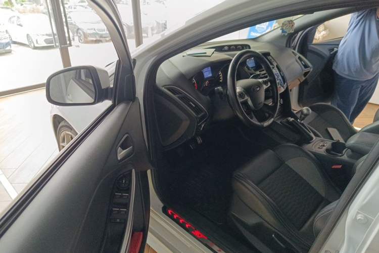 Used Ford Focus 2013 2.0T ST Standard Edition Driver Seat