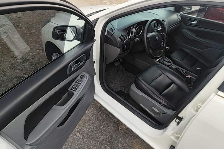 Used Ford Focus 2013 Hatchback Classic 1.8L Automatic Base Model Driver Seat