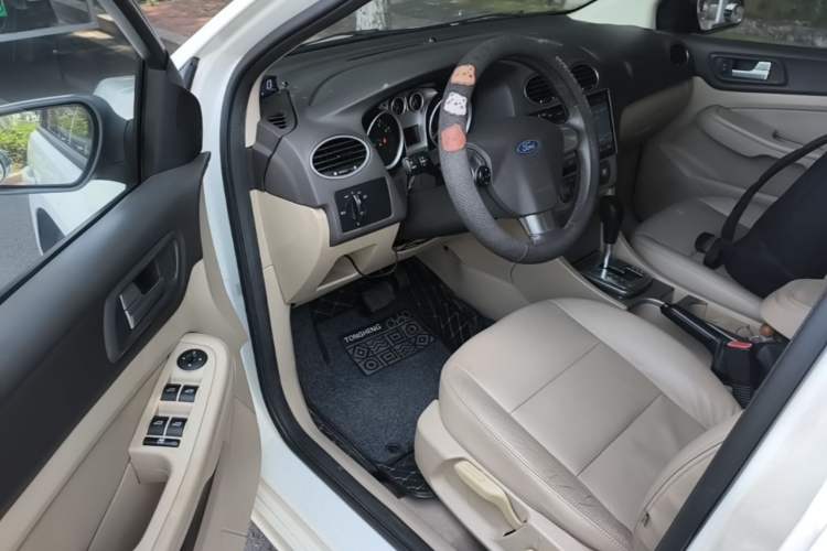Used Ford Focus 2013 Hatchback Classic 1.8L Automatic Fashion Edition Driver Seat