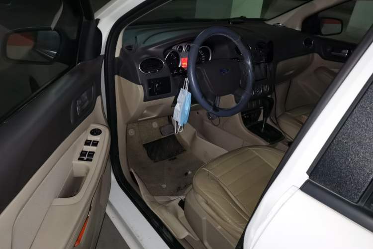 Used Ford Focus 2013 Sedan Classic 1.8L Automatic Base Model Driver Seat