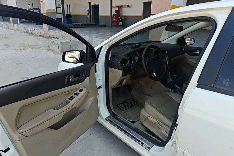 Used Ford Focus 2013 Sedan Classic 1.8L Manual Fashion Edition Driver Seat