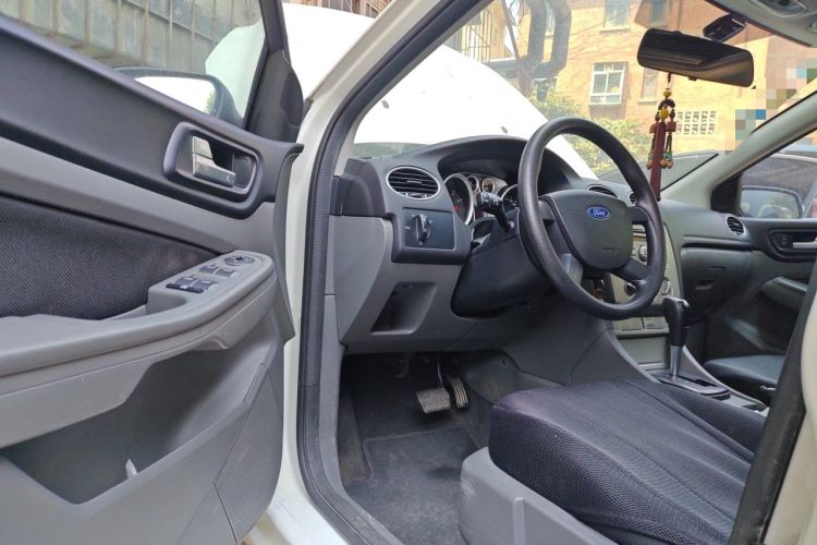 Used Ford Focus 2013 Hatchback Classic 1.8L Automatic Millionth Anniversary Edition Driver Seat