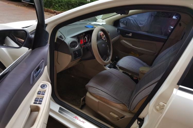 Used Ford Focus 2013 Sedan Classic 1.8L Manual Base Model Driver Seat