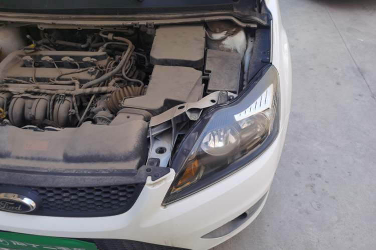 Used Ford Focus 2013 Hatchback Classic 1.8L Manual Base Model Engine Bay Left