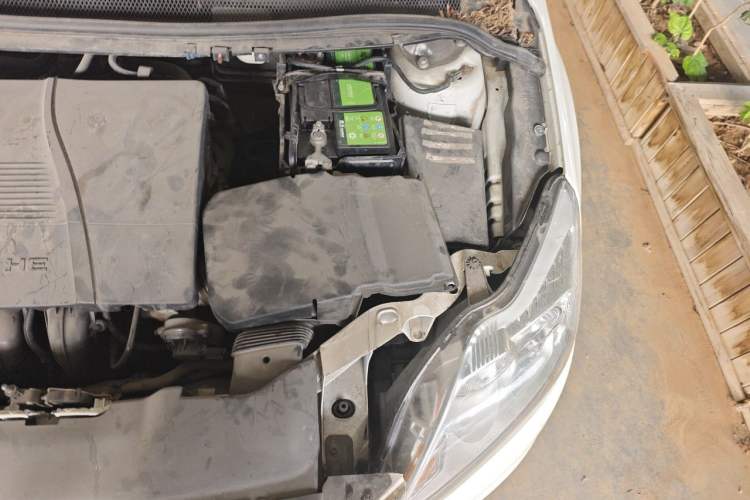 Used Ford Focus 2013 Sedan Classic 1.8L Manual Base Model Engine Bay Left