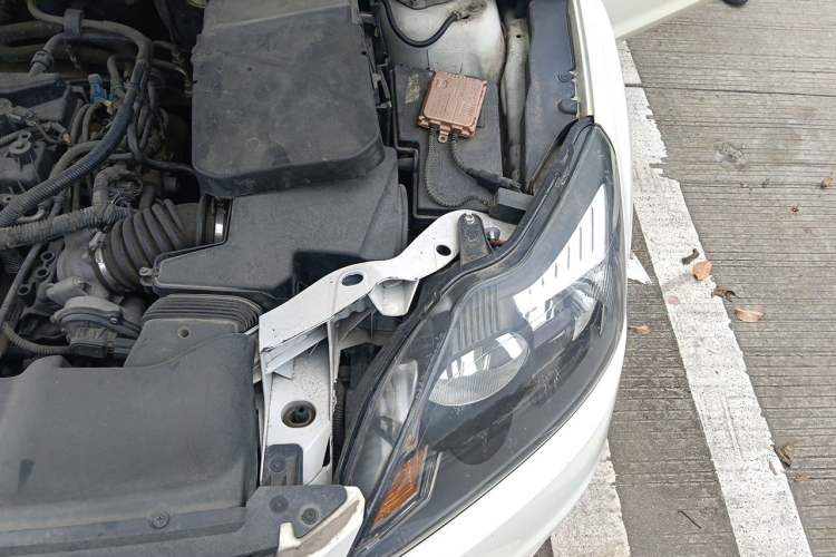 Used Ford Focus 2013 Hatchback Classic 1.8L Manual Base Model Engine Bay Left