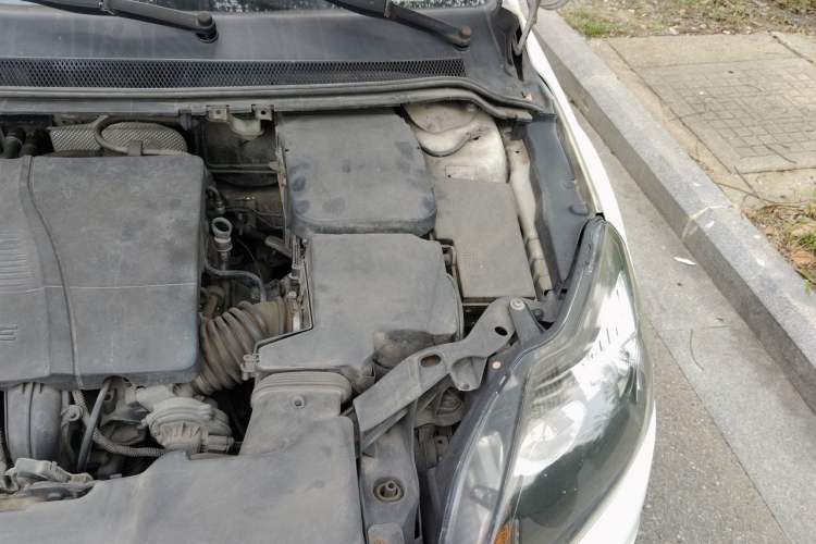 Used Ford Focus 2013 Hatchback Classic 1.8L Automatic Fashion Edition Engine Bay Left