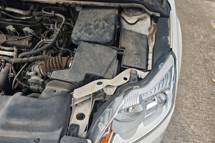 Used Ford Focus 2013 Sedan Classic 1.8L Manual Base Model Engine Bay Left