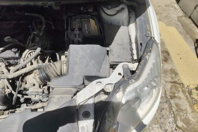 Used Ford Focus 2013 Sedan Classic 1.8L Manual Base Model Engine Bay Left