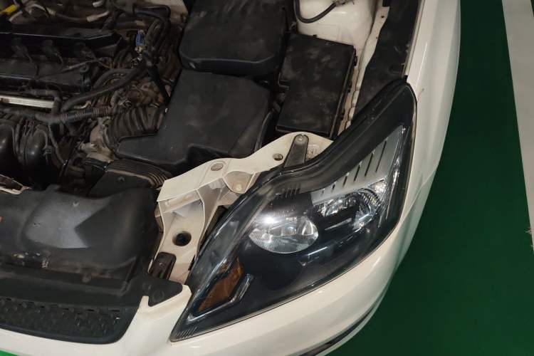 Used Ford Focus 2013 Hatchback Classic 1.8L Automatic Base Model Engine Bay Left
