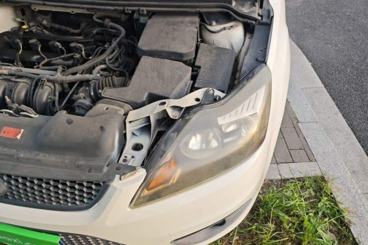 Used Ford Focus 2013 Hatchback Classic 1.8L Manual Base Model Engine Bay Left