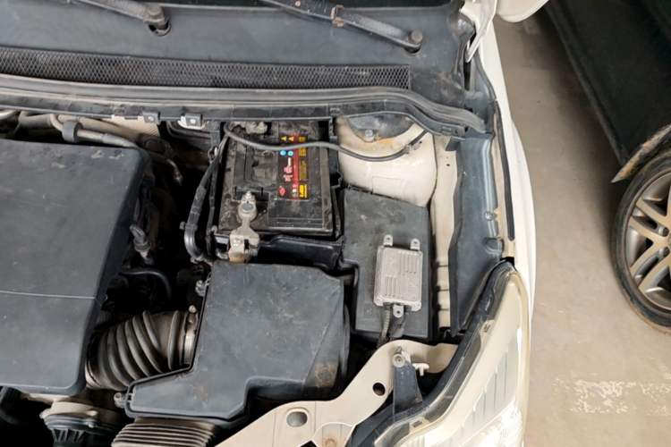 Used Ford Focus 2013 Sedan Classic 1.8L Automatic Fashion Edition Engine Bay Left