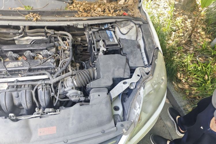 Used Ford Focus 2013 Sedan Classic 1.8L Manual Base Model Engine Bay Left