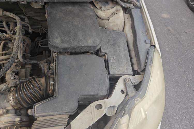 Used Ford Focus 2013 Sedan Classic 1.8L Manual Base Model Engine Bay Left